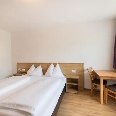 Hotel-pension Egger 3* غروسارل