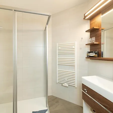 Hotel-pension Egger فندق